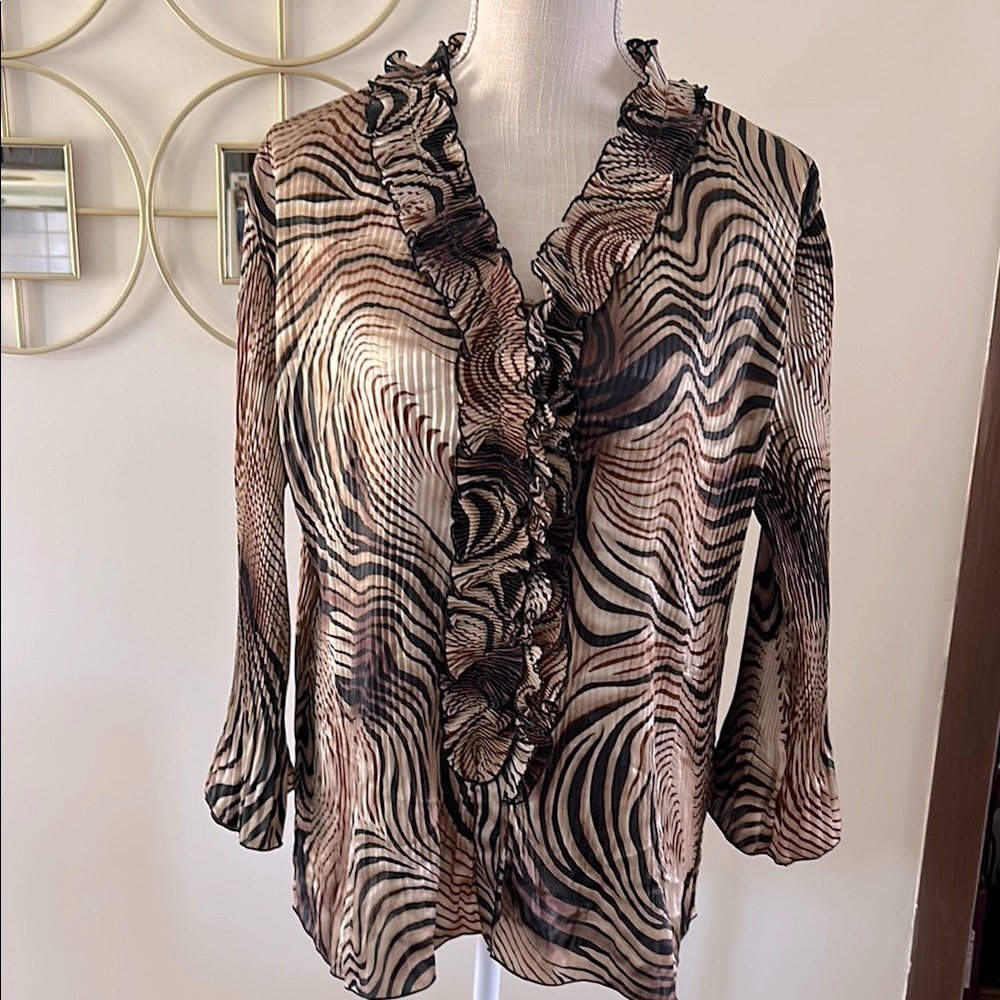 Dressbarn women’s mini pleated Ruffled 3/4 Sleeve button up Blouse size XL